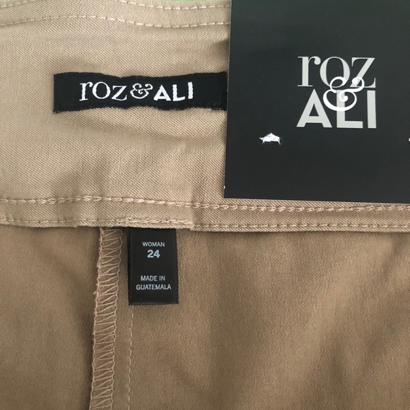 NEW!!! Roz & Ali ankle pants with stud detail - Picture 7 of 7